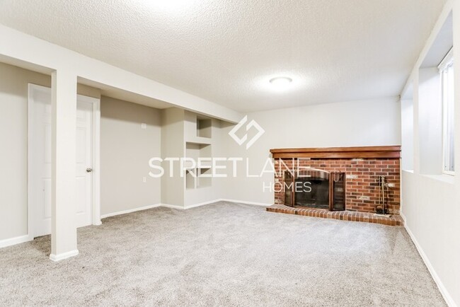 Building Photo - Charming 4 Bedroom in Aurora!