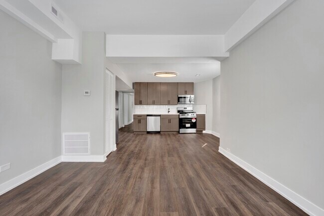 Building Photo - 3040 W Medill Ave