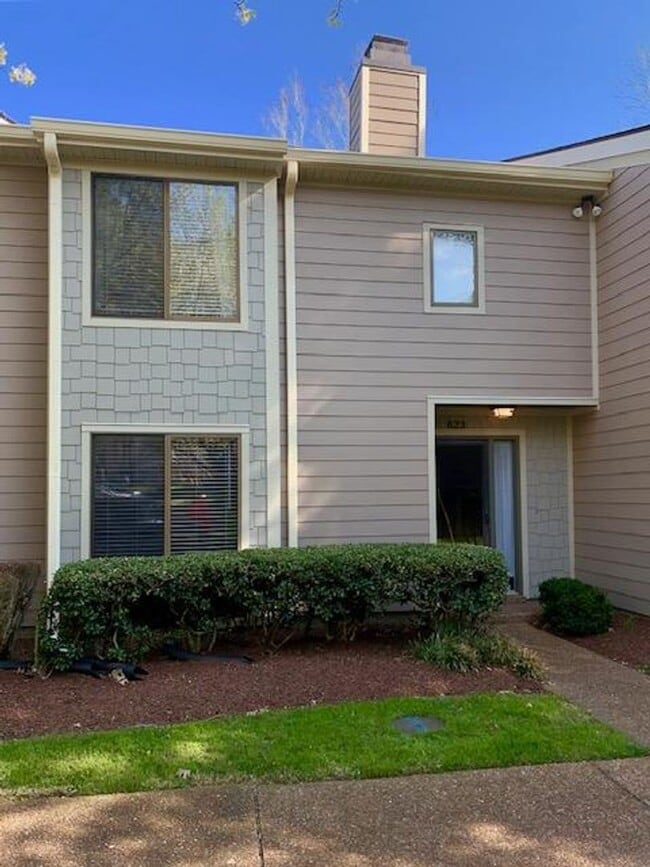 Tucked away in a quiet community with only one entrance and no through-traffic. - Tucked away in a quiet community with only one entrance and no through-traffic. Townhome