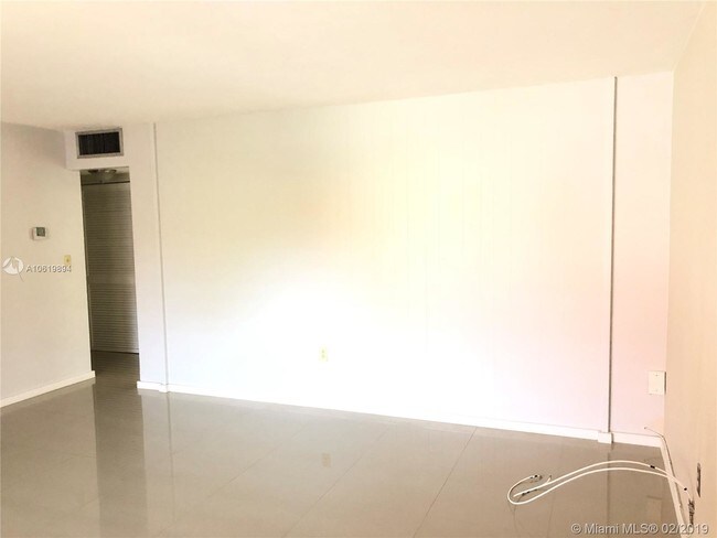 Foto del edificio - 7711 Miller Dr