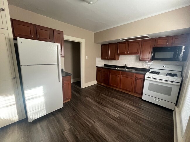 Building Photo - 1211 W Packard Ave