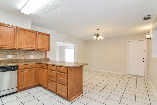Building Photo - 110 7th Jpv St