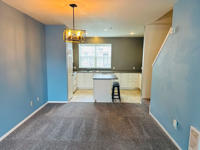 Building Photo - Charming Condo in Terrific Waterfront Location