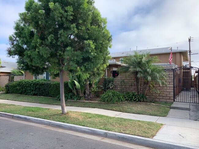 Building Photo - 745 Shalimar Dr