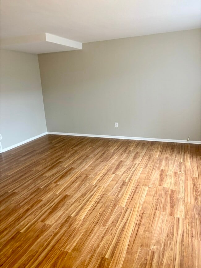 Building Photo - 9014 E Lehigh Ave