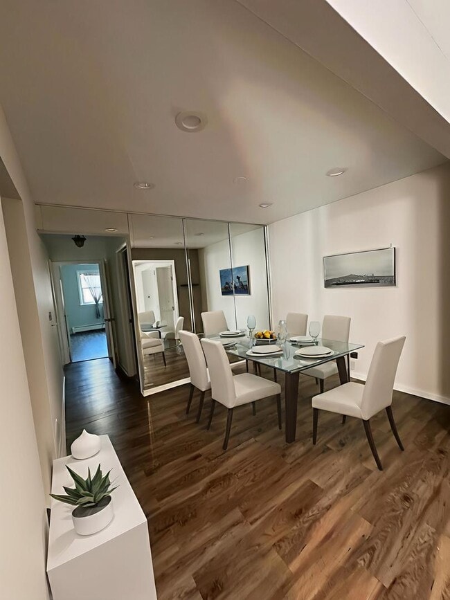 Building Photo - 1428 W Fargo Ave