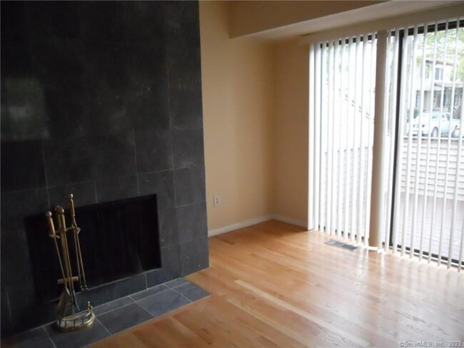 Foto del edificio - 525 Cypress Rd