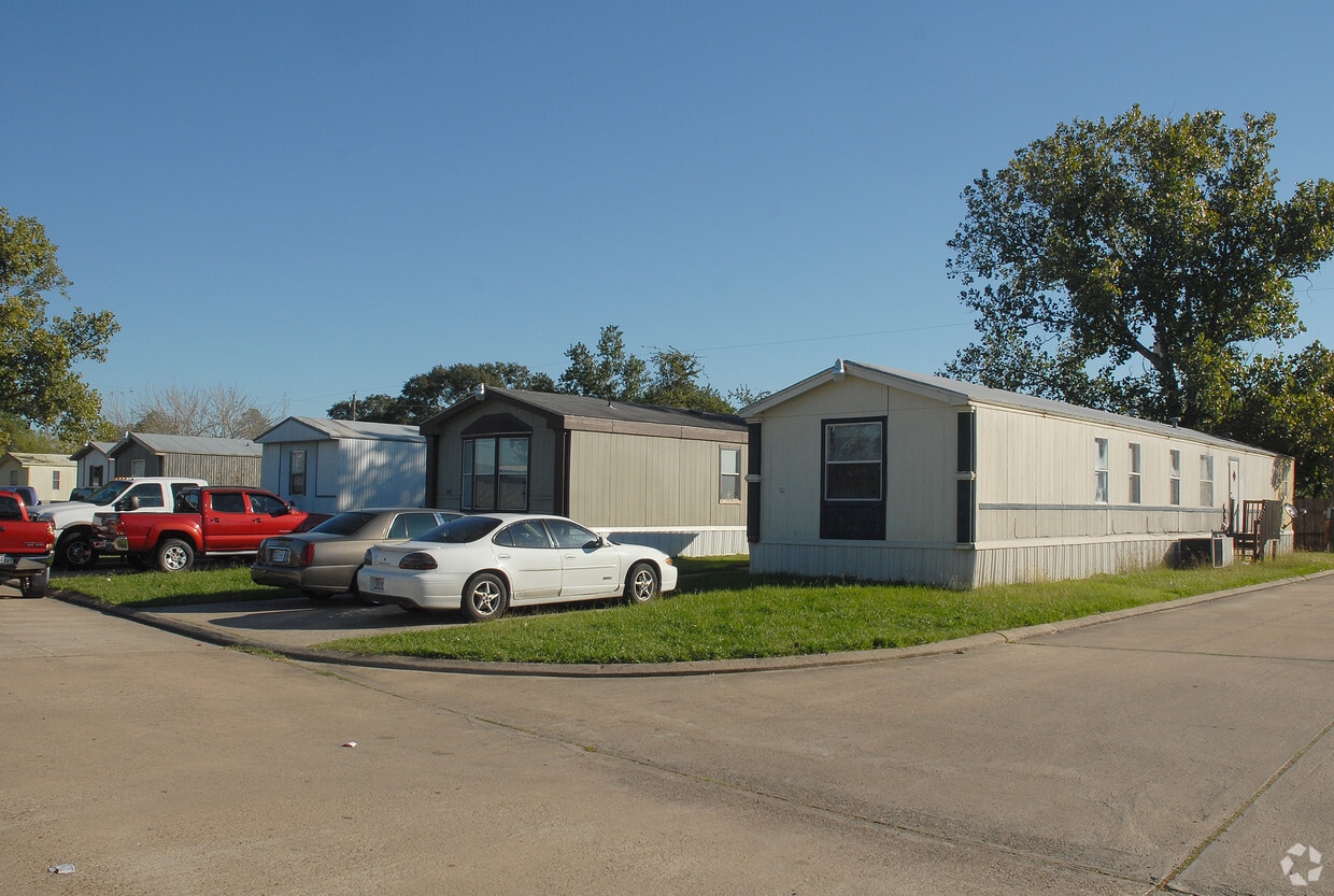 Brazos Mobile Home Park Apartments in Rosenberg, TX