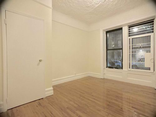 Building Photo - 216 W 108th St