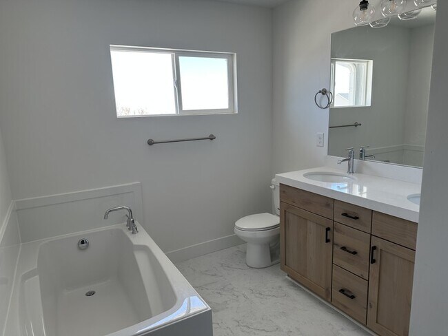 Foto del edificio - 1402 N Mdw Ln