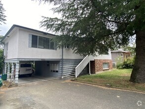 Building Photo - 3250 Uplands Dr