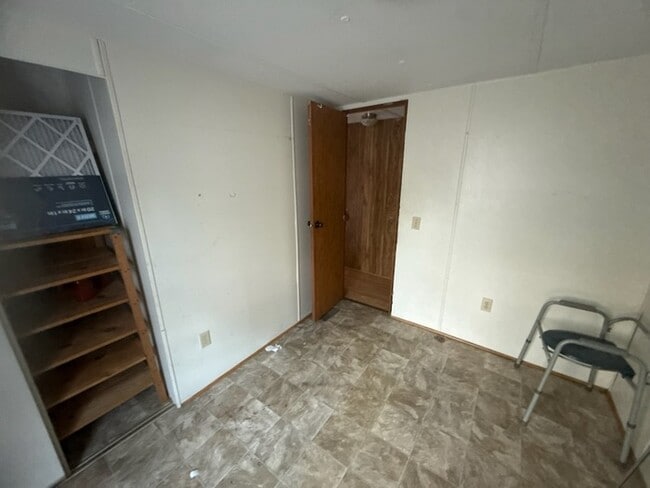 Building Photo - Mobile home - owner will finance