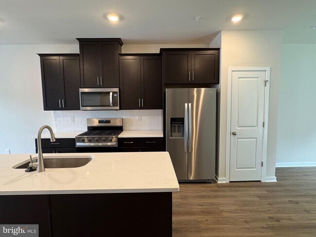 Building Photo - 256 Talucci Dr