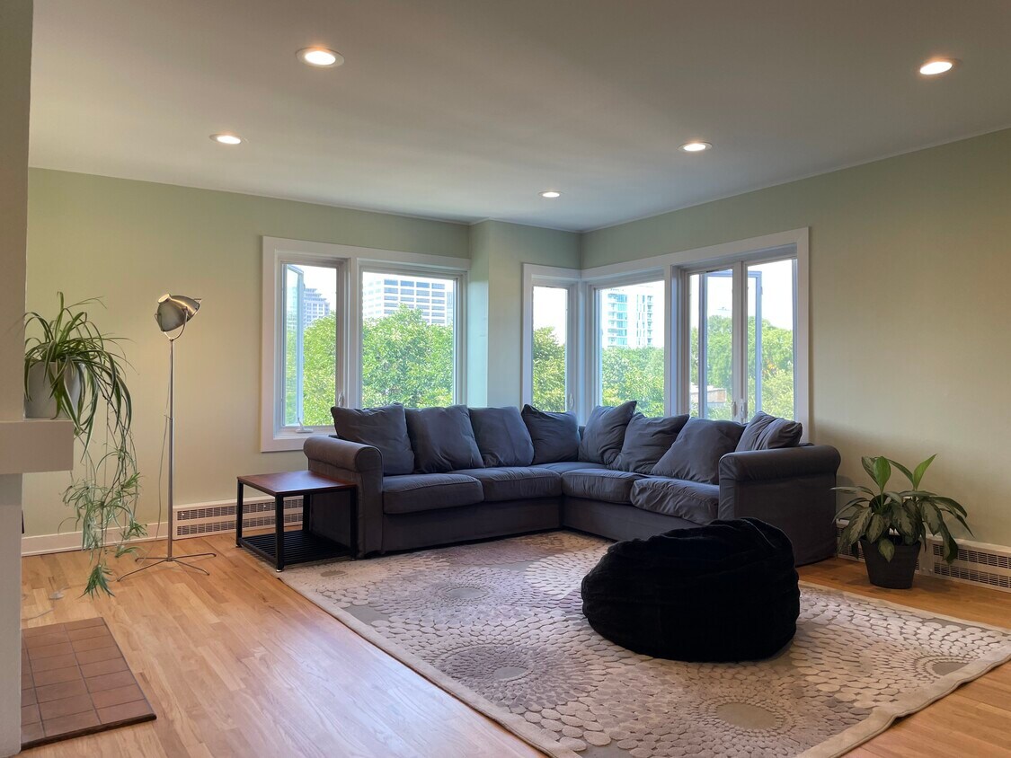 1333 Maple Ave Unit 5D, Evanston, IL 60201 Condo for Rent in Evanston