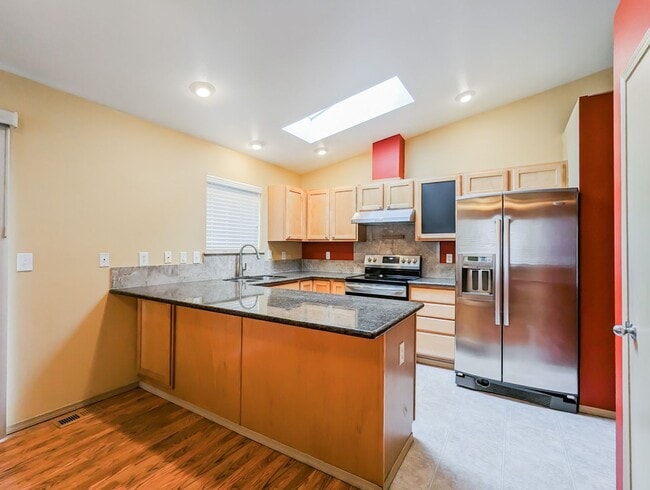Building Photo - Updated 4 bed/3 bath home on corner lot w/...