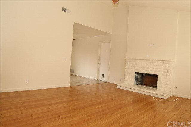 Building Photo - 2049 E Mt Vernon Ave