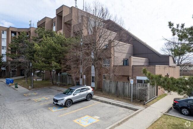 Building Photo - 1220 Upper Wentworth St