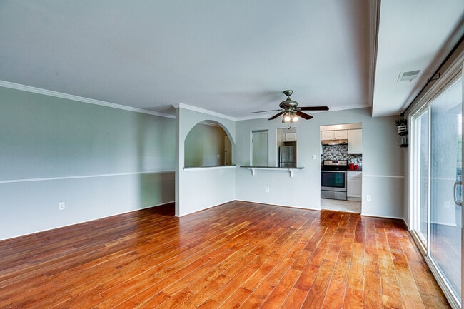 Building Photo - 3240 S 28th St