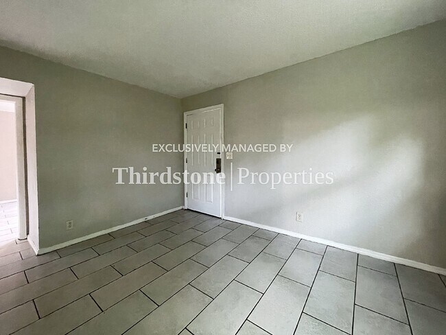Foto del edificio - 1437 W 26th St