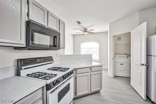 Building Photo - 5525 W Flamingo Rd