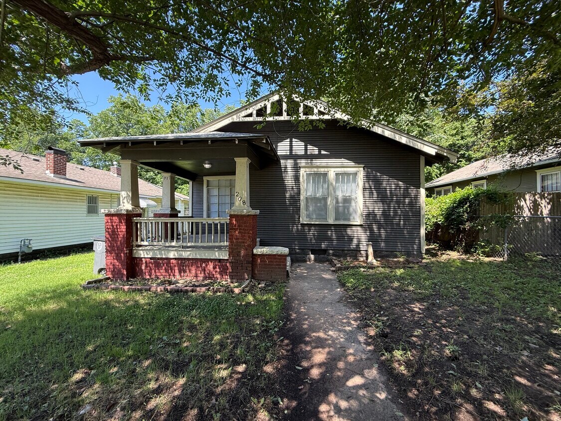 Foto principal - 208 N Xenophon Ave
