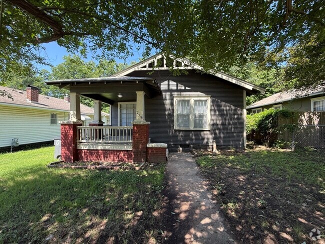 Building Photo - 208 N Xenophon Ave