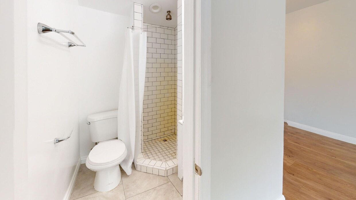 Interior Photo - BEAUTIFUL Studio in Inglewood !!