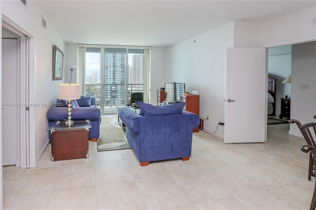 Foto del edificio - 335 S Biscayne Blvd
