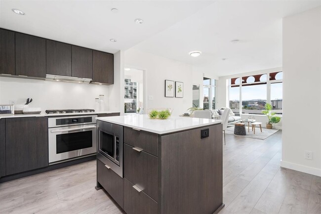 Photo du bâtiment - 111 E 1st Ave