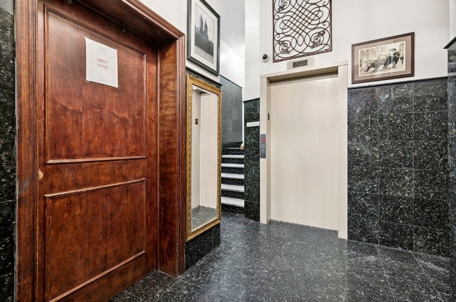 Building Photo - 65 W 70th St