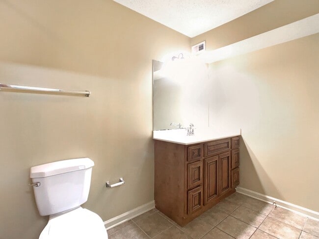 Building Photo - Available August 4, 2024!!! 1 Bed, 1 Bath ...
