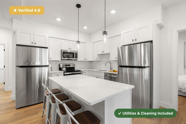 Foto del edificio - Furnished Bedroom with Private Bath in Mission Hill