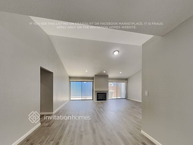 Foto del edificio - 7205 Sutherland Way