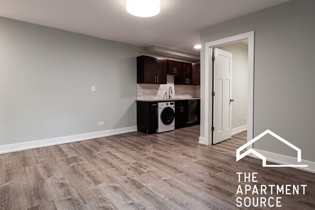 Building Photo - 445 W Barry Ave