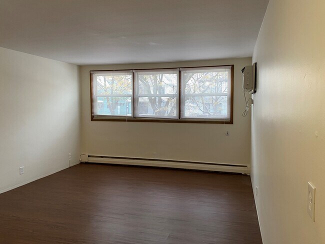 Foto del edificio - 2647 Emerson Ave S