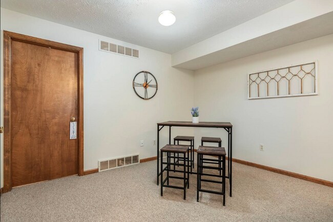 Building Photo - Byron Center 3BR