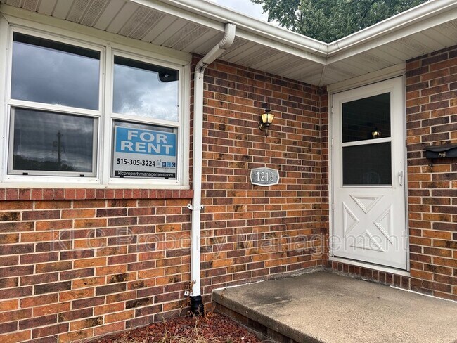 Building Photo - 1213 SE Belmont Dr