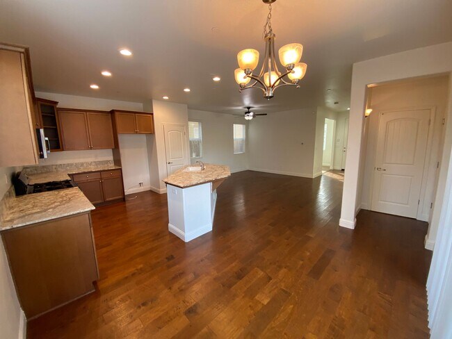 Foto del edificio - Beautiful 2 Story Home in Gated Avalon Com...