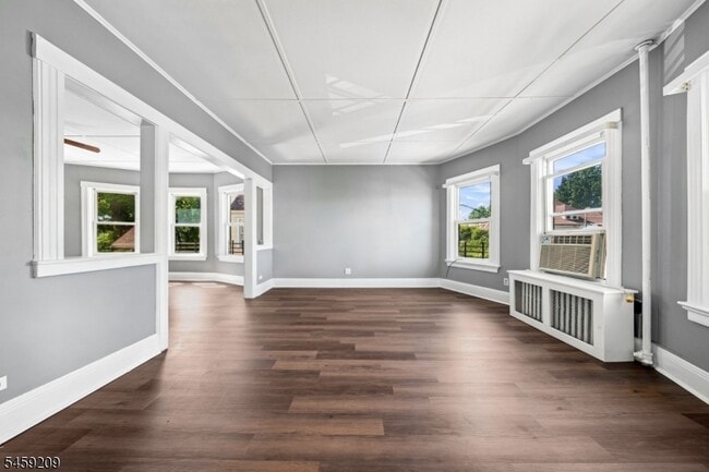 Building Photo - 33 Van Houten Pl