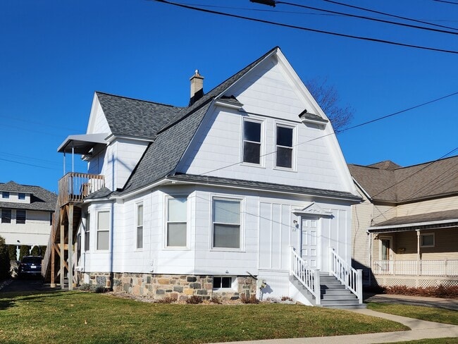 Building Photo - 218 S Harvey St