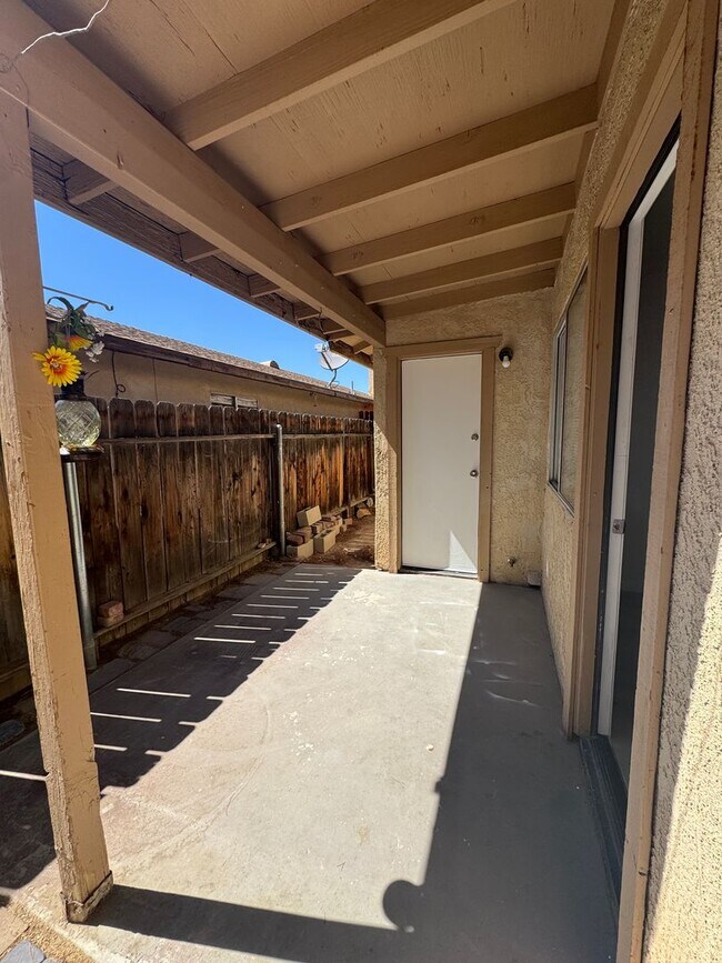 Building Photo - 928 E California Ave