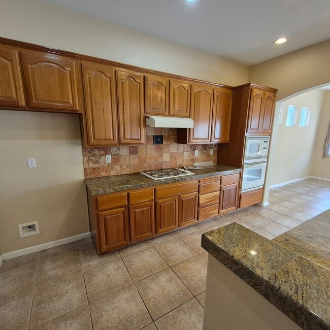 Building Photo - Spacious 3 Bedroom home with office in South Elk Grove.  Nice Home!