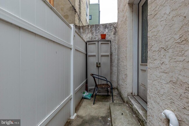 Building Photo - 820 S Percy St