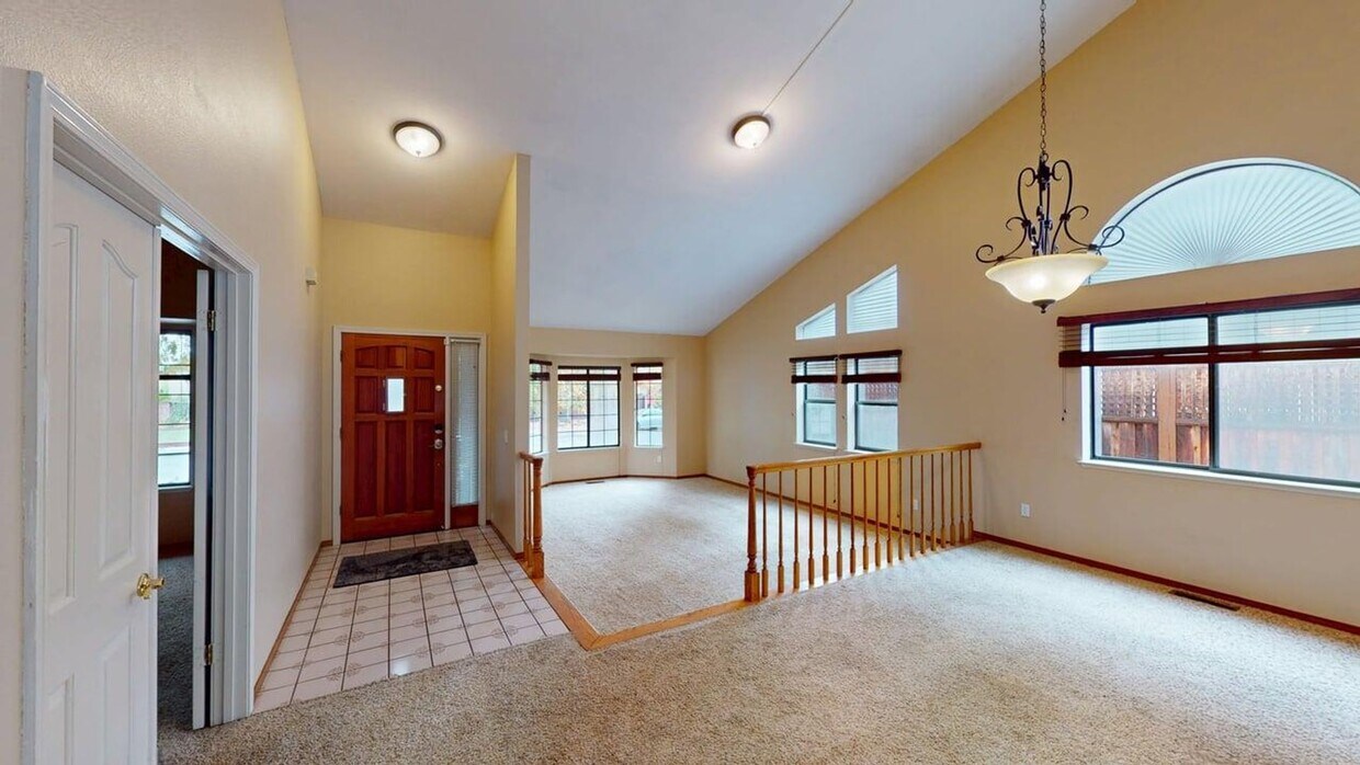 Foto principal - Well-maintained 3x2 single-family Windsor ...