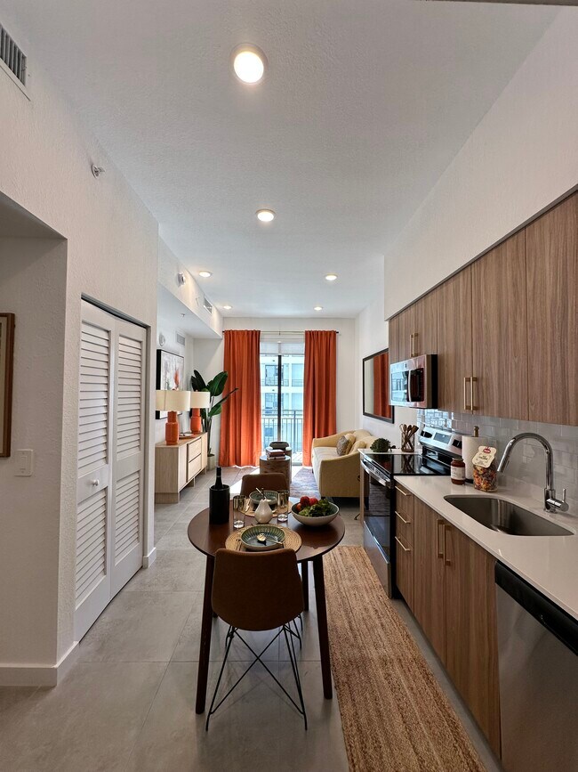 Foto del edificio - 1833 Madison St