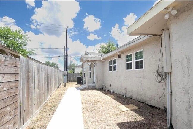 Building Photo - 12115 Segrest Dr