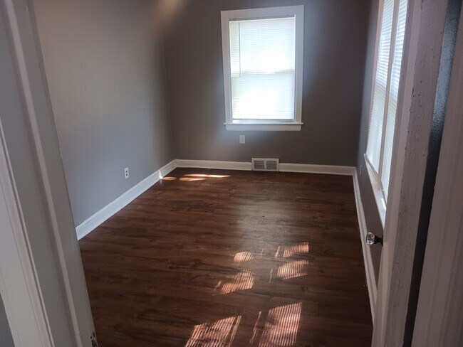 Foto del edificio - 312 E 6th St