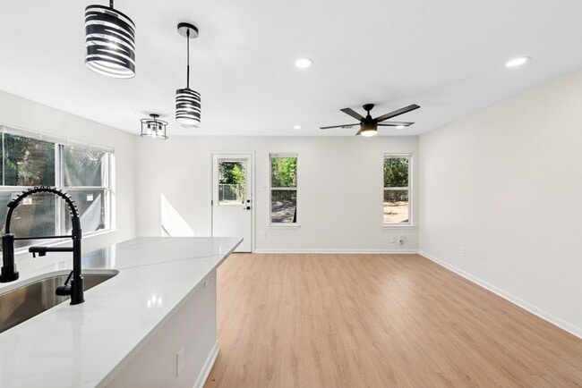 Foto del edificio - 1708 E 17th St