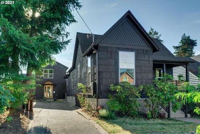 Foto del edificio - GORGEOUS REMODEL, GREAT LAYOUT!! PORTLAND ...