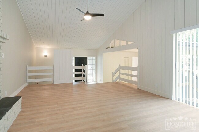Building Photo - Spacious 3-Bedroom + Den Home with Large Private Backyard in Crescent Park